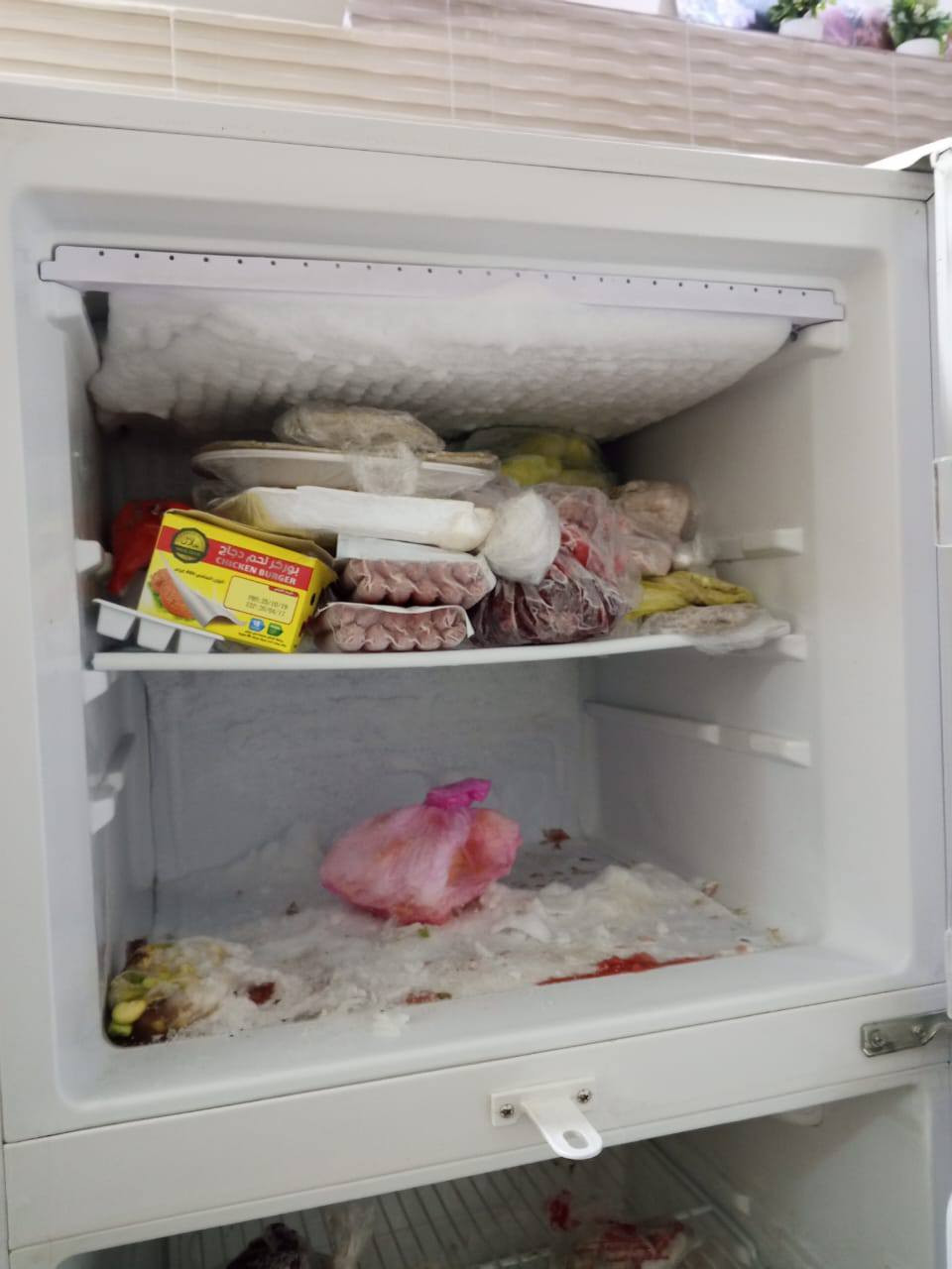 سلام عليكم
ثلاجه بابين اخت الجديده مابيها اي شي
ثلاجه فول تبريد البيع السعر ٣٠٠ وبيها مجال 
المكان بغداد الجديدة *********** علاء النعيمي
