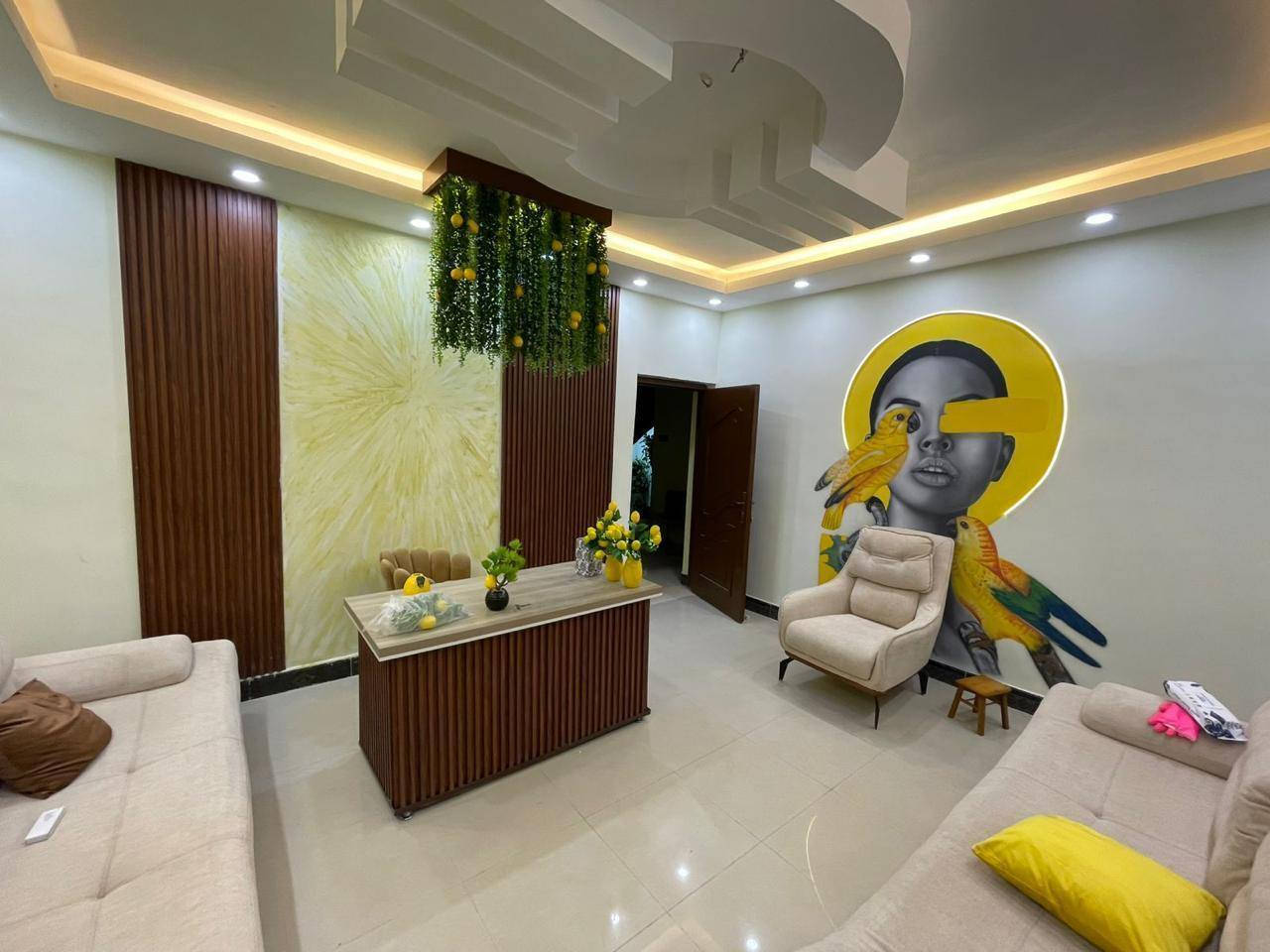 صالون نسائي كامل للبيع الاستفسار والتواصل على الرقم ***********
