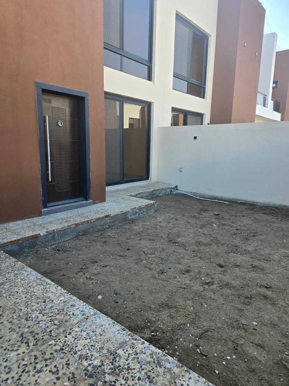 🕍 فرصة مميزة للسكن والاستثمار في مجمع داماك هيلز

📍 الموقع: بيوت الهيئة الوطنية للاستثمار

📐 المساحة: 200م²
📏 الواجهة: 10م

✨ تفاصيل العقار:

🔸 طابقان بتصميم عملي ومريح

🔹 الطابق الأرضي:
• صالة ماستر واسعة
• مطبخ
• غرفة نوم
• خدمات صحية

🔹 الطابق الأول:
• 3 غرف نوم
• غرفة ماستر
• خدمات صحية

🌳 حديقة خارجية
🚗 كراج سيارة

#لمعرفة #السعر #(1)#سأيتي #الرد #مباشر 

🔄 العقار متوفر للبيع أو للمراوس.

إذا لديك عقار وتود عرضه للبيع أو الإيجار، تواصلوا ويانا.

☎️ (اتصال + واتساب)
***********
***********
***********
***********

#داماك_هيلز #عقارات_بغداد #عقارات_السيدية #بيع_وشراء #دار_للبيع #العراق #بغداد #اكسبلور #ترن
