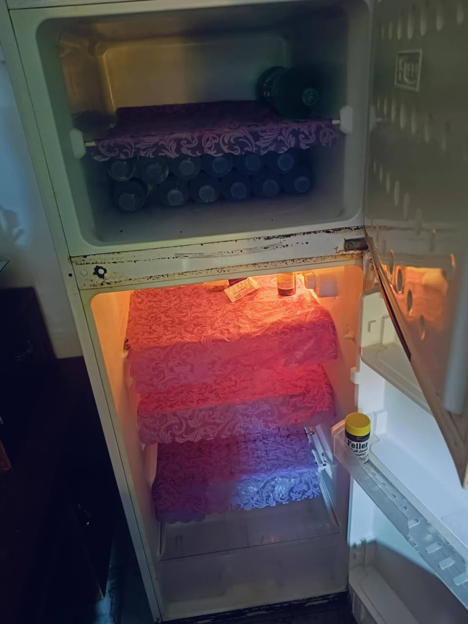 السلام عليكم ثلاجه حجم وسط
نظافه وسط السعر 40 قفل العنوان بعقوبة جرف الملح 
الرقم ***********
