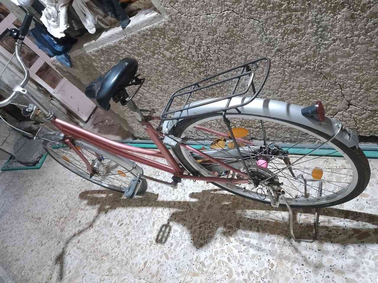 السلام عليكم بايسكل بطه بناتي حجم 26 لون مميز حساس امامي كل شيء شغال ما عدا الماكينه تطلع صوت المكان المشتل السعر 100 وبي مجال للتواصل***********
