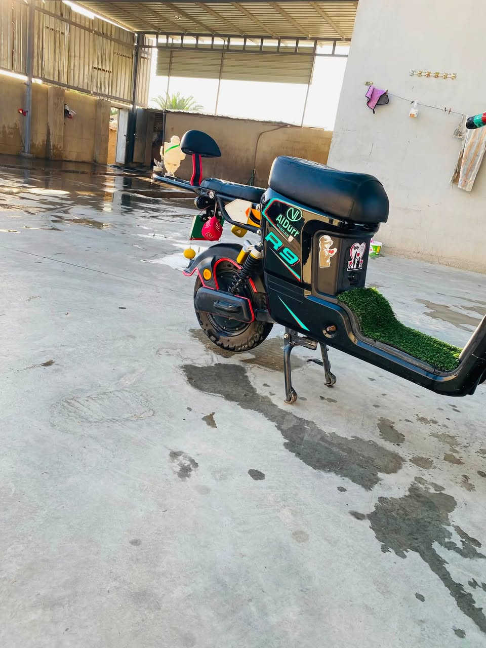 السلام عليكم
موطور شحن R9 2026
بطاريات 🔋 32ولي 
مستخدم شي قليل 

نضافه فوول 
ألون اسود 

ترتيبات كامل مكمل 
لايت عالي ناصي
سله 
اشاير يمين ويسار 
بك لايت 

السعر 540'،،،،

هـ***********

