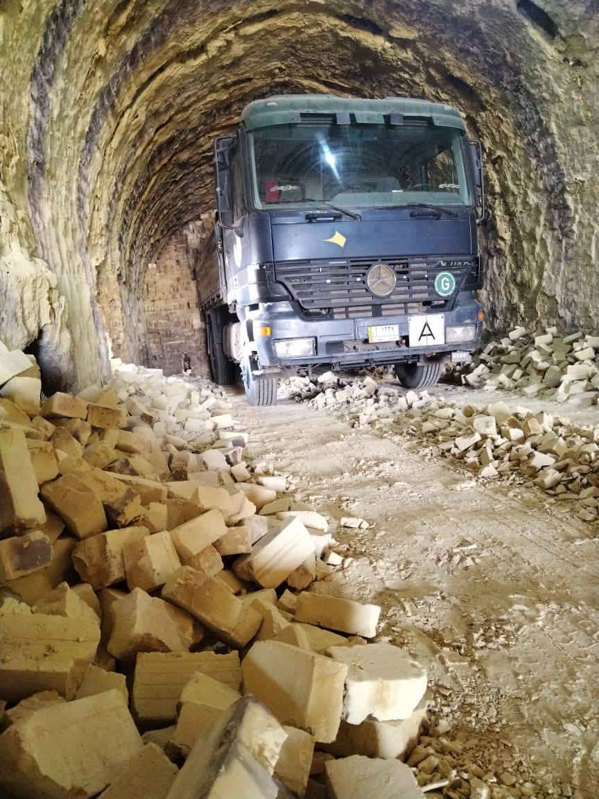 اكتروز 2003 مكينه 8     ***********
