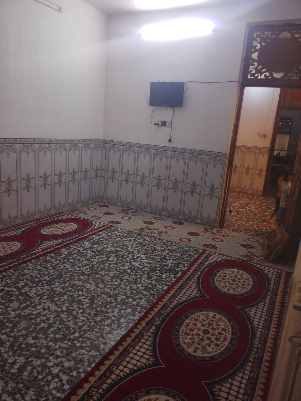 السلام عليكم بيت للبيع في ابو غرق حي الحسين قرب مدرسه حسن شحاته 
المساحه / 125 يحتوي البيت عله غرفتين نوم 
واستقبال وهول ومطبخ 
صيحات داخليه و خارجيه 
البناء ابلوك
رقم الهاتف ***********
