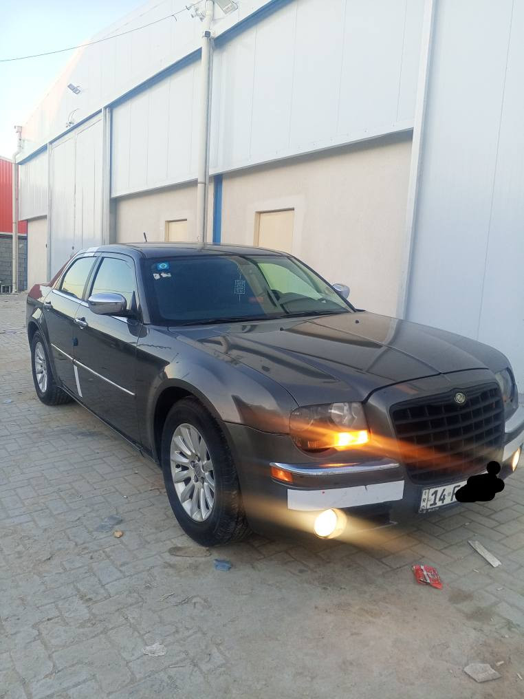 للبيع 
***********
سعر119$
اوباما c300 موديل 2009
محرك 6سلندر حجم 3500  كير اوتوماتيك
 شرط المحرك والكير 
وارد كندي 
 سيارة بدون حادث  بيهة مكانات صبغ
رقم بصرة سنوية باسمي  شرط التحويل 
 .
بجم هيمي ،  كروز سرعة ، كشن كهرب ،
 تبريد قطعتين ،يدات ومري نيكل ،لايت زينون ،
سيارة مصروف عليها وجاهزة 
مكاني البصرة الزبير, البصرة
