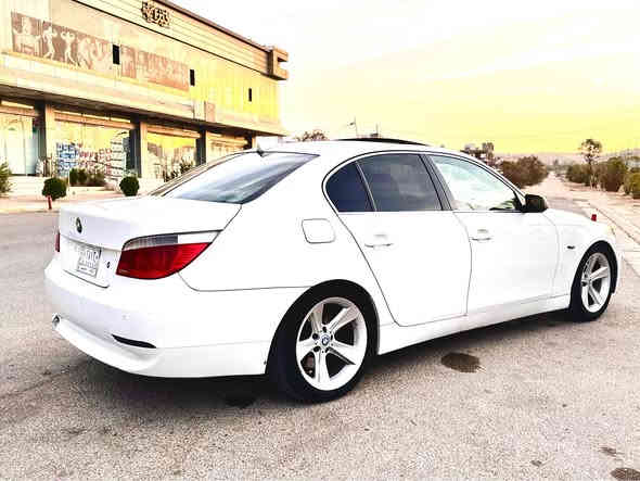 Bmw E60
موديل 2006
530i 

فوول فوول مواصفات 

مه كينه 530ي نؤزل كورت مه رغوب 

به سمه و سلايت گير تؤماتيك و سپؤرت وعادي 

كوشن كاره بايي و كوشن خه زنه 

بيلاد 5 په رده يه پيش و دواي حاسه يه 

ته بريد ساردوو گه رمي و هه موو گياني به شه رت 

سوکان کارەبایی و تحدید سورعە

بێ لێدران هەیکەلی زۆر زۆر ڕێکە

ناو زەرد و کوشن جلد
 
سه ياره كه براوه ي دووبه يه

سعری ٥٤ گەڵا و مەجال

موشتەری نیت سەری خۆت و منیش مەیەشێنە

ژمارە تلفۆن 
***********
شوێن چەمچەماڵ 
ئەدمین گیان 💐💐 السليمانية
