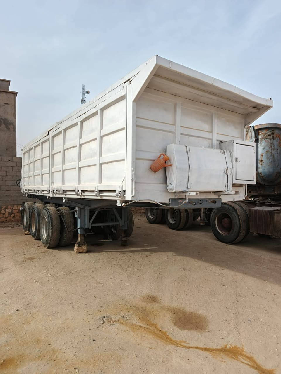 اسلام عليكم اخوان سفينه قلاب للبيع جديده جاهزه من كلشي 3دنگير تايرات اجد من النص العمر برقي ماعايزها تكعب 28ونص العنوان الانبار حديثه رقم الموبايل ***********
