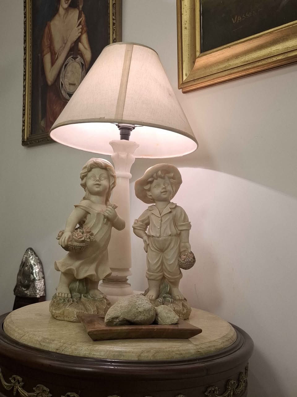 Vintage decorative 
Biscuits  guys  marble lamp a special Egyptian wooden table and fossil. 
Contact us now to have more info زحلة الاراضي, زحلة


**إذا كنت صاحب هذا الإعلان وتريد حذفه لأي سبب، رجاءا أرسل رسالة إلى الدعم الفني**