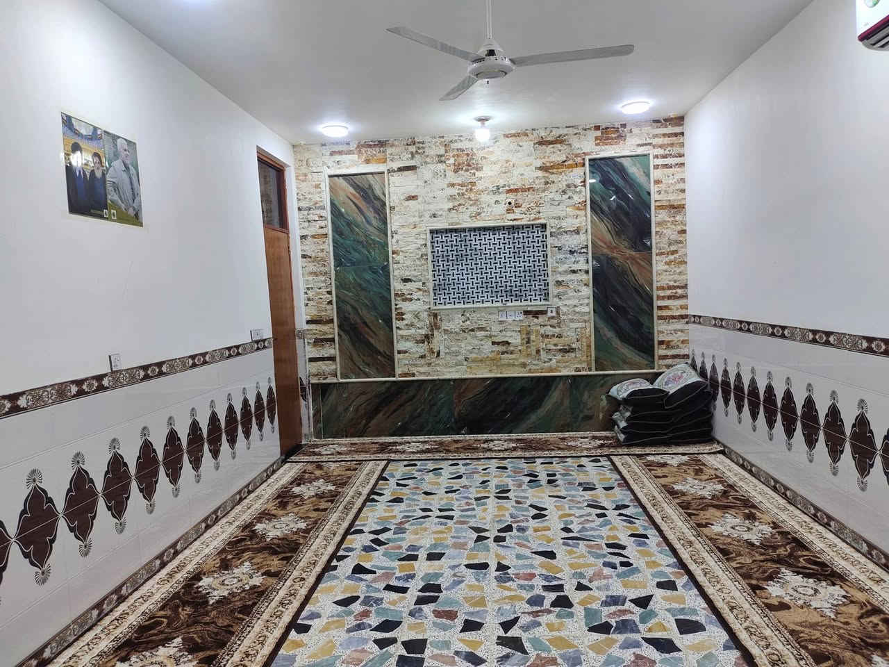 يا الله السلام عليكم
بيت للبيع المساحه 210 م الموقع بداية شارع الزنابرة نزلة محطة مياه احباب الحسين مقابيل قرية الجعيفريه بناء طابوق  جديد 2024 الاساس رفته تسليح حصيرة  وشريطي غرفتين نوم 5×4 صالة 8×4  مطبخ 5×4 استقبال 7×4 ارضيه كاشي من الترك لباب الشارع درجه اولى بيت مفول خير من الله للاستفسار الاتصال *********** ابو محمد
