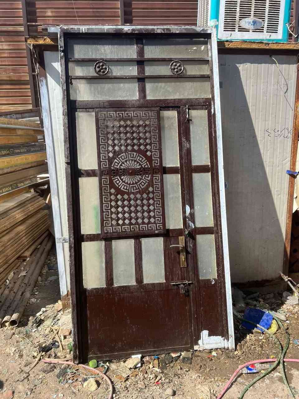 سلام عليكم 🫡
📞(( *********** ))

‼️موجود باب حديد (أيسر) طلاقه وربع الطول 260 سنتم مع الچرچوبه .. والعرض 125 سنتم .. مع الطلّاقه 📍عنون بغداد مدينة الصدر 💰سعره 100 💰

*********** واتساب✉️💬
