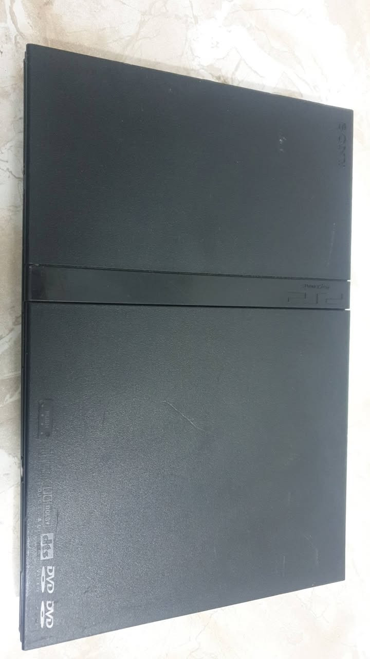 للبيع
بلي 2 سلم ريجن ياباني موديل SCPH 70006 محور فري ريجن نوع التهكيرة M7 مو ماتريكس يعني يشتغل مثل البلادي، يشغل اقراص اصلية بلي 2 كل الريجنات واقراص كوبي
 ويشغل فلاش وهارد اذا تخليله ميموري تهكير
كامل الملحقات من:
 فيشة AV اصلية
محولة اصلية
كيبل كهرباء
يدتين اصليات نوع H وحده منهم ال start واحد الاسهم ميشتغل مع يدة تجارية
8 اقراص كوبي

السعر 50 الف 
للحجز على الخاص 
يوجد توصيل لجميع المحافظات


**إذا كنت صاحب هذا الإعلان وتريد حذفه لأي سبب، رجاءا أرسل رسالة إلى الدعم الفني**