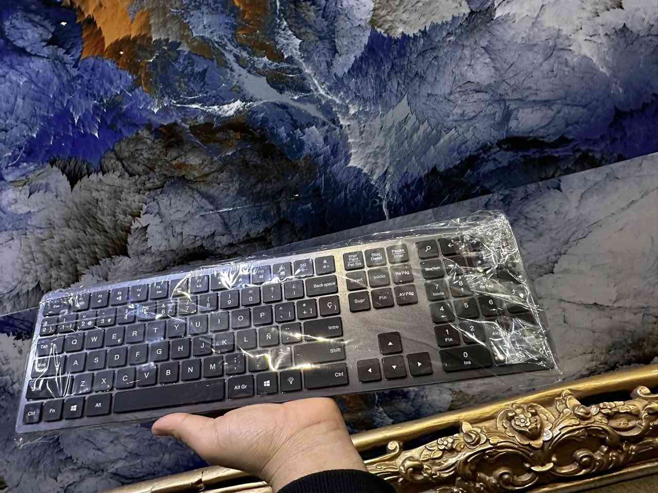 سلام عليكم 

شباب هاذ الكيبود ماركة Jelly comb الكيبورد وايرلس أضاءة مخفية قابل للشحن حط سعر اني اردلك 

متوفر توصيل 

ادمن 💙


**إذا كنت صاحب هذا الإعلان وتريد حذفه لأي سبب، رجاءا أرسل رسالة إلى الدعم الفني**