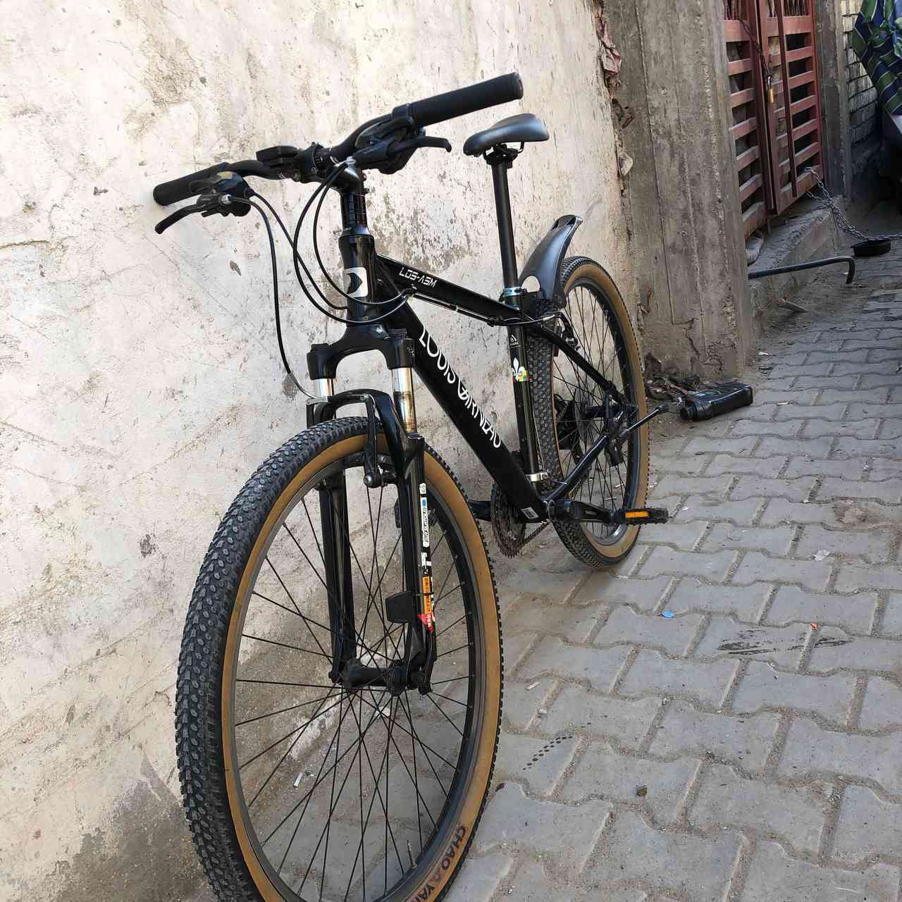 السلام عليكم عندي بايسكل للبيع لويس كندي قياس 27 ونص بريك شيمانو  
مكان بغداد الحرية  
السعر 200 وبي مجال 
رقم الهاتف ***********
