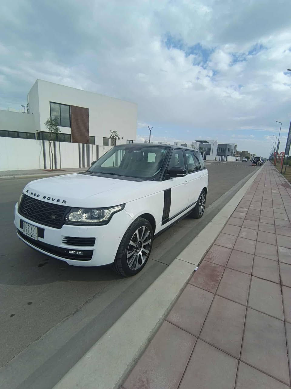🔴 رانج روفر 2014 – خليجي وكالة سردار
– فول مواصفات 1/1
🛑 المحرك المرغوب:
V8 بدون سوبر
المحرك + القير سليمات 100%
🛡 مكفولة كفالة عامة
🎨 اللون:
أبيض لؤلؤي مميز 🤍
✨ المواصفات:
▪️ بانوراما
▪️ جلد بيجي
▪️ ثلاجة
▪️ كشنات أمامية وخلفية (تدفئة + تبريد + مساج)
▪️ دوسات كهربائية
▪️ صندوق شفط
▪️ أبواب شفط
▪️ مواصفات هوووواي فول
💰 السعر:
34,000$
🔁 مراوس بشي أقل وارد
📍 المكان: بغداد شارع مطار بغداد
✅ السيارة جاهزة على الآخر
❌ بدون نواقص
❌ بدون شخوط أو رصعات
🆕 نظيفة جداً
📞 للاتصال:
***********
