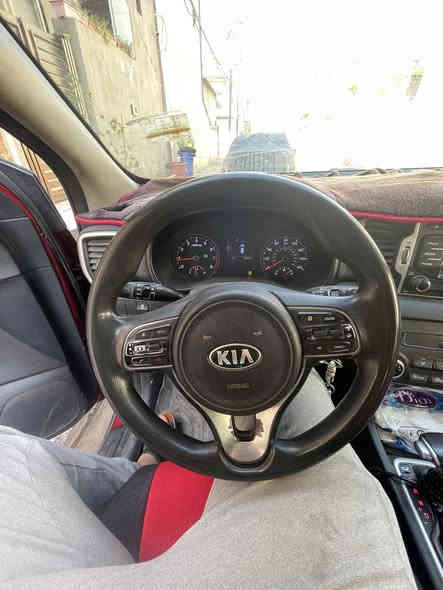 السلام عليكم مكلف بالنشر كيا سبورتج مديل 2017 لون ماروني وارد امريكي الحادث في امريكا قبق الجنطه وبالعراق صار صبغ قليل في الباب خلف السائق وخدوش بسيطه مبينه في الصور  المحرك تجفيت جديد اويل بم جديد الاستفسار الاتصال على الرقم *********** المكان بغداد السعر 130 وبيها مجال بسيط
