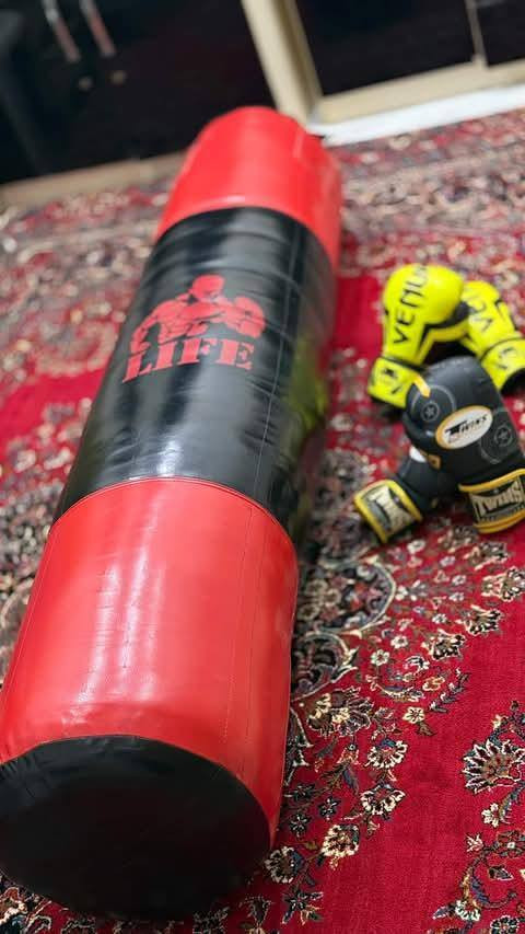 للبيع ⭕
طول ٢ متر 
وزن ٥٠ 
مستعمل شي قليل جديد لوك 
خياط درجه اولا 
جلد بلكامل 
كفوف بل لايلون ما مستعملين
مع زنجيل 
١٨٠ وبي مجال للطيبين


**إذا كنت صاحب هذا الإعلان وتريد حذفه لأي سبب، رجاءا أرسل رسالة إلى الدعم الفني**