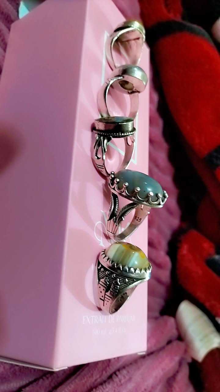 5 محابس فضه عيار 925 احجار اصليه سليماني احمر وسليماني رصاصي مطلسم وسليماني عيون صريحه وجزع يماني وفيروز نيشابوري السعر 150مع التوصيل


**إذا كنت صاحب هذا الإعلان وتريد حذفه لأي سبب، رجاءا أرسل رسالة إلى الدعم الفني**