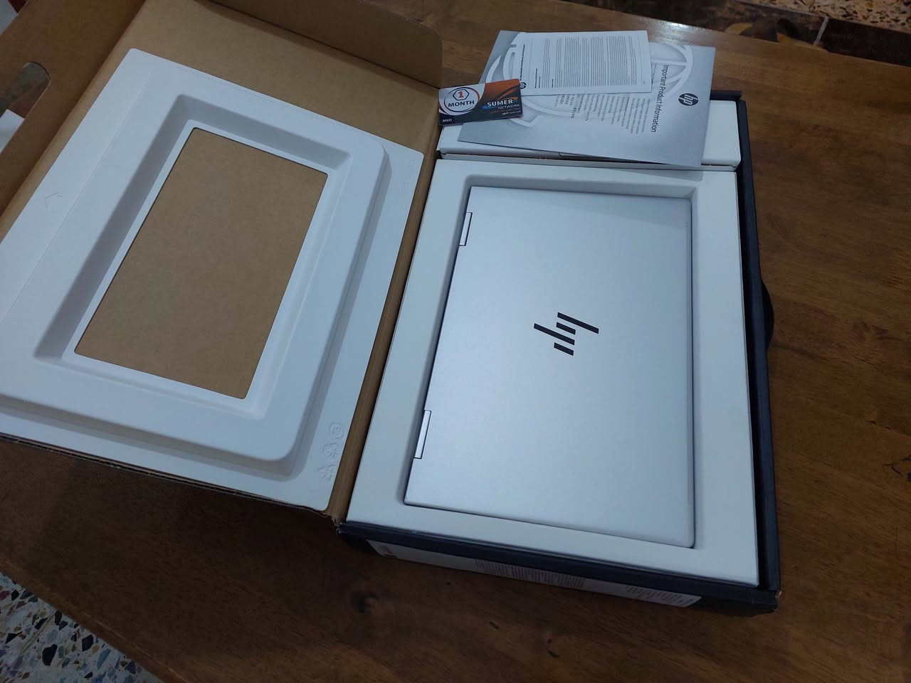 السلام عليكم جيل 13 موديل hp envy من الفئات العليا من شركة hp ...لابتوب لمس TOUCH قلاب 360 درجة...بلون وشكل وتصميم مميز جدا..شاشة الوانها طبيعية مشبعة ولا اروع .. سوبر سلم مصنوع من المعدن مع هارد نوع SSD NVME حجم 512 ورام 8 وكرت شاشة نوع IRIS ..كيبورد ضوئي ثلجي 3 درجات مع بصمة اصبع وبطارية تدوم لساعات طويلة الجهاز جديد ما مستخدم وكارتونتة وكل ملحقاتة ويا ملائم للبرامج الهندسية  والتصميم والبرامج والدراسة والاعمال وغيرها... للاستفسار الاتصال *********** او *********** (واتس)
