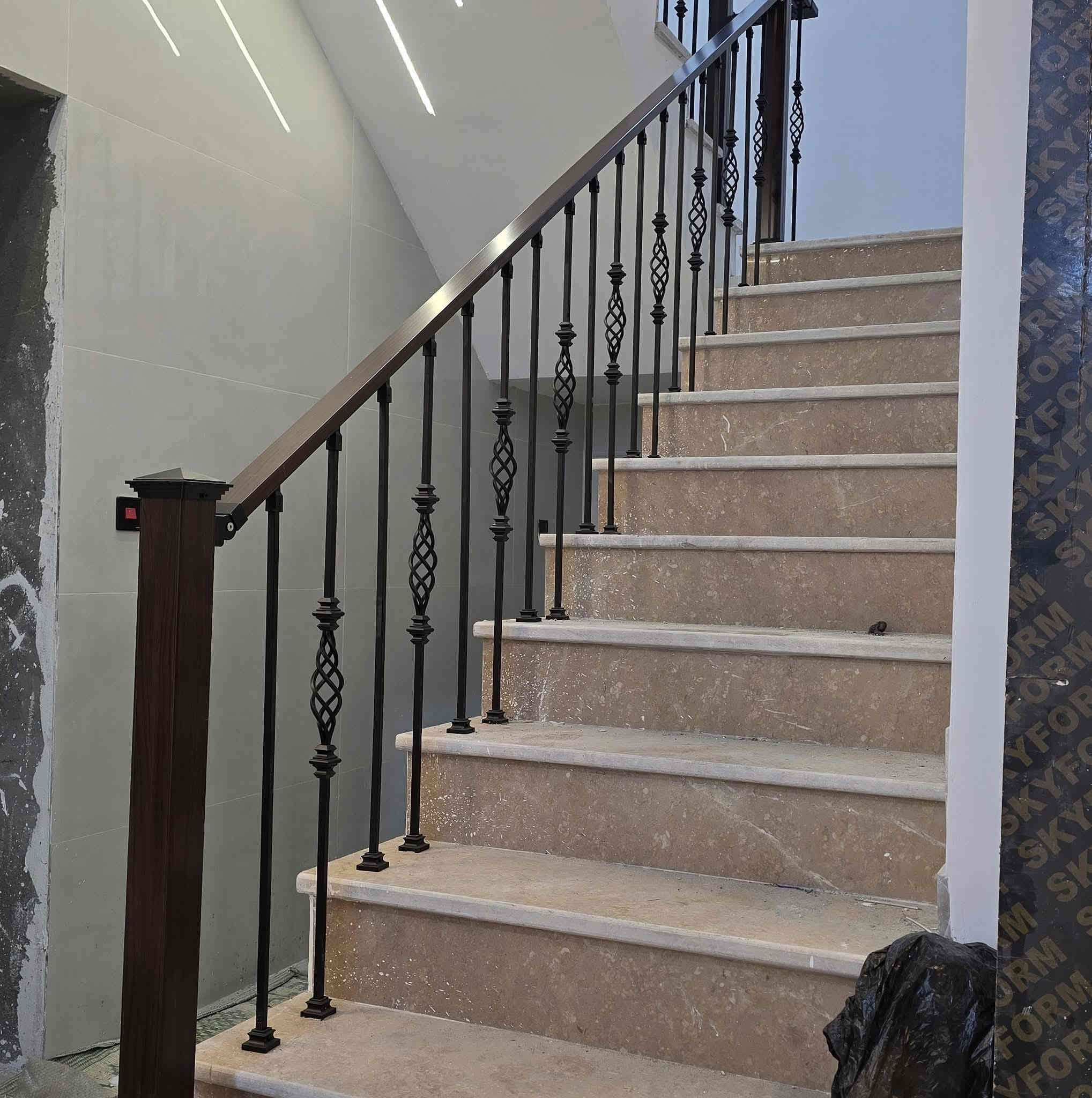 🎉🔥 عروض رأس السنة من شركة القريشي للمحجرات الملكية 🔥🎉
استقبل السنة الجديدة بذوق ملكي وسعر ما يتعوّض 😍
لا تضيع وقتك ولا فلوسك… العرض قوي والكميات محدودة جداً! ⏳
📲 ***********    (واتساب)
💰 الأسعار الخاصة برأس السنة:
▪️ الباية: من 15,000 إلى 18,000 دينار فقط
▪️ الدنكة الملكية الثقيلة: 100 الف دينار فقط

🎁 هدايا خاصة لأصحاب الكميات التي تتجاوز (70) باية

📹 تحب تعرف السعر بدقّة؟
راسل الصفحة 📩 وأرسل:
1️⃣ فيديو للدرج
2️⃣ صورة للموديل المطلوب
والباقي علينا 👌😉

👷‍♂️ ليش تختار القريشي
✅ خبرة طويلة وكوادر متخصصة
✅ إشراف هندسي مباشر
✅ ضمان جودة لا يقل عن 10 سنوات

🔧 المواصفات الفنية:
▪️ معدن ABS عظم عاج مضغوط
▪️ وزن القطعة: من 3 كغم إلى 5 كغم
▪️ صبغ حراري ألماني خاص بالسيارات
▪️ الارتفاع: 1 متر
▪️ جميع الموديلات متوفرة

📍 العنوان: البدير خلف مركز الشرطه

📞 للمراسلة والاستفسار راسلنا من الزر اسفل المنشور او على الارقام

📲 ***********
***********

✨ عروض رأس السنة… ذوق ملكي يبدأ ويّانا 🎆
