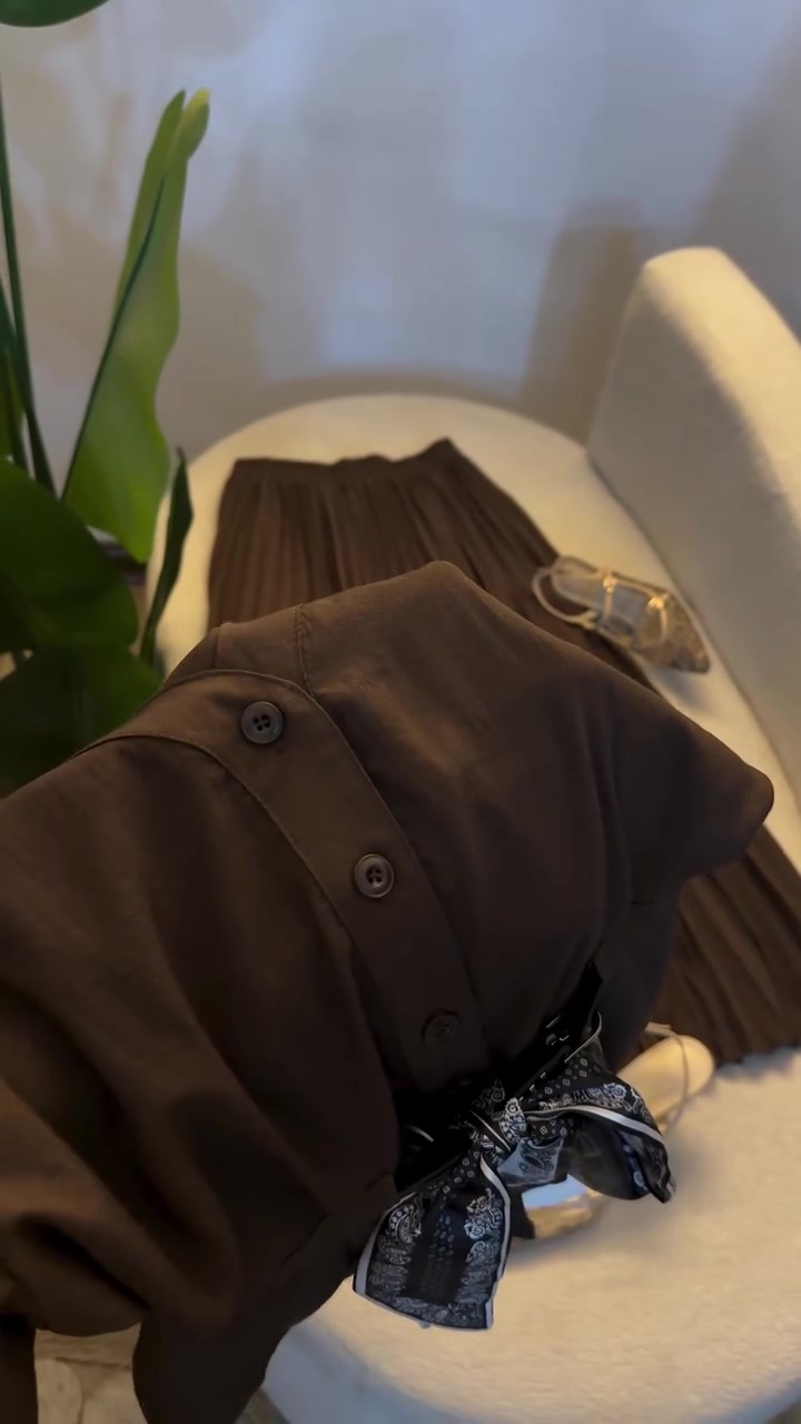 ✨ إطلالة أنيقة تجمع بين البساطة والرقي ✨
سوت لنن مميز بتصميم عملي وأنيق، يتكون من قميص وتنورة كبس، مناسب للإطلالات اليومية والمناسبات.
📏 التفاصيل: ▪️ طول القميص: 60 سم ▪️ طول التنورة: 100 سم
🎨 متوفر بـ 3 ألوان: 🖤 أسود 🤎 جوزي 🩶 رصاصي
💫 خامة مريحة وتصميم يبرز الأناقة بكل تفاصيله. سارعي بالحجز قبل نفاد الكمية

#سوق_أميمة #سوت_نسائي #تنورة_كبس #موضة_نسائية #ملابس_نسائية ستايل_راقي إطلالة_أنيقة أزياء_عراقية فاشن ملابس_العراق ترند ستايل_يومي أناقة تسوق_أونلاين عروض_ملابس


**إذا كنت صاحب هذا الإعلان وتريد حذفه لأي سبب، رجاءا أرسل رسالة إلى الدعم الفني**