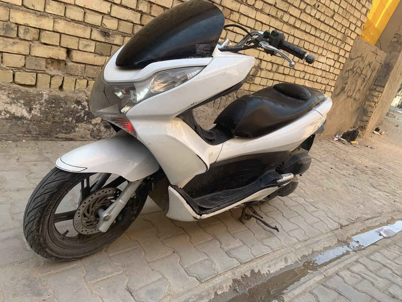 جيل اول ياباني مكينه 150 بلاديه 
مكينه مكفوله من دخان ونضوح وصوت 
كفرات بلاديه نضافتهن 85 ب 💯 
كهربائيات شغاله بس الحساسات واكفه
دبلات تايرات لوك طسه ناعمه سعر 950 الف بيهى مجال حك جيه بغداد الكريعات استفسار اكثر اتصال ☎️ ***********
