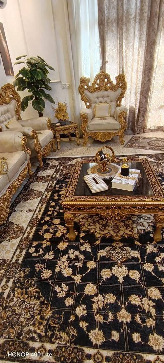 تخم ملكي معه طبلاته نضافة ٩٠ %يحتوي عله ١٠ مقاعد سعر ٩٠٠ بغداد الزعفرانیه ***********
