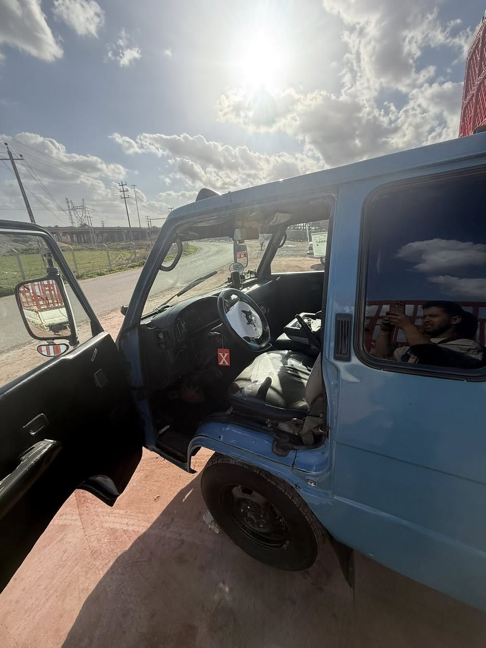 السلام عليكم للبيع هونداي بورتر 1995 رقم اديالى مشروع وطني السيارة مكفوله كير ومحرك واكسل كهربائيات كامله دوشمه جديده شاصي ورقم شاصي مكفول تخم تاير جديد تبريد كهربائي السيارة مال شغل جاهزه بوجهك للشارع وبالعافيه على الياخذها 
*********** السعر 55
