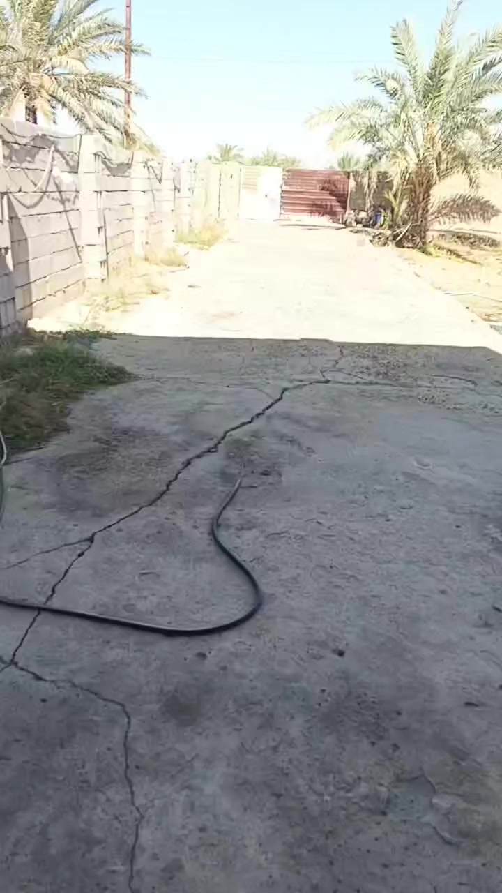 السلام عليكم/بسبب الوعود الكاذبة اعدنا النشر.
بيت ومشتمل للبيع
الصنف/وقف
العنوان/گميرة..قرب جزيرة بغداد السياحية
البيت/مساحة البناء 218 متر مربع. طابقين الارضي: 3 غرف نوم. 3 حمامات وصحيات / صالة /استقبال /مطبخ/ طرمة/ كراج.
الطابق الثاني/ : 2 غرف نوم احداهما سويت.
المشتمل/ مساحة البناء 59 متر مربع:
غرفة نوم / استقبال/  مطبخ/ صحيات/ سقفه ساندويج
خلف الدار / مساحتها اكثر من 100
 متر
امام الدار/حديقة مساحتها :اكثر من 400 متر
منطقة مفتوحة متوفرة جميع الخدمات من / ماء . كهرباء  .مجاري
تبليط والارصفة 
اي استفسار اخر تتواصل على الرقم
*********** (ام محمد)
