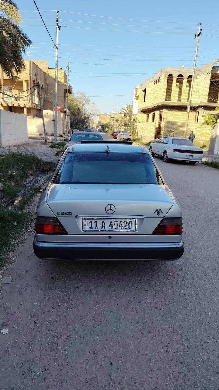 اللهم صل على محمد وآل محمد
مارسدس 1993. مكفوله كص نقل ضربه صبغ جماليه فقط. قواعد تبل بلاد شركه لا طاكه ولا مخيسات
رقم بغداد نكليزي. سنويه( ٣٢)
كير محرك ثنين ونص ديلكو قبق اسود كفاله
تبريد تدفئه حداديه 100/100تخم تاير جديد
كشنات جلد  تحكم كهربائي فتحه سلايت طكتين مع سحب اريل كهربائي تحكم مرئي سنتر لوك
لايت زنون عالي ناصي جام اربعه كهربائي مبيها كلوب طافي
سياره جاهزه مال جناي.. السعر المطلوب( ٦٥)
المكان ناصريه قلعه سكر غير متواجد على النت الاتصال على الرقم ***********
