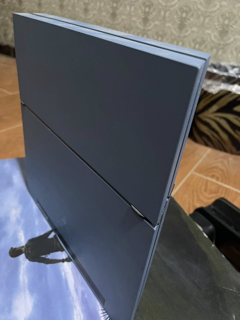 بلايستيشن 4 جديد نضافه فول جوستيك عدد 2 وياه قرص يتضمن 4 ألعاب بل كارتون بل إضافه إلى ubs وياه للبيع السعر 275 الف وبي مجال الاتصال على الرقم *********** او موجود ماسنجر
