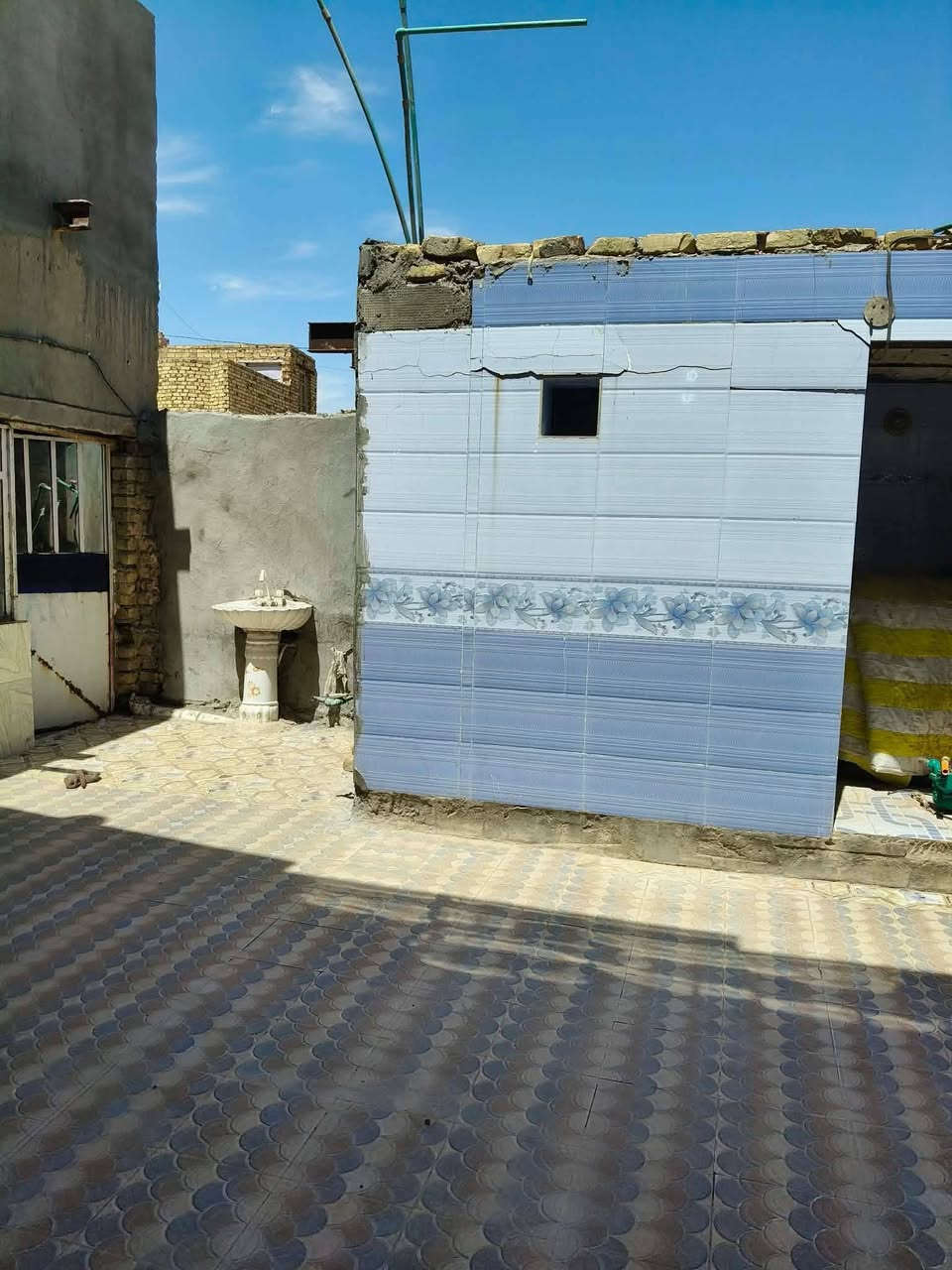 بيت للبيع طريق ابو الماش بناء طابوگ مكان راقي مساحه 250   زراعي        
***********
