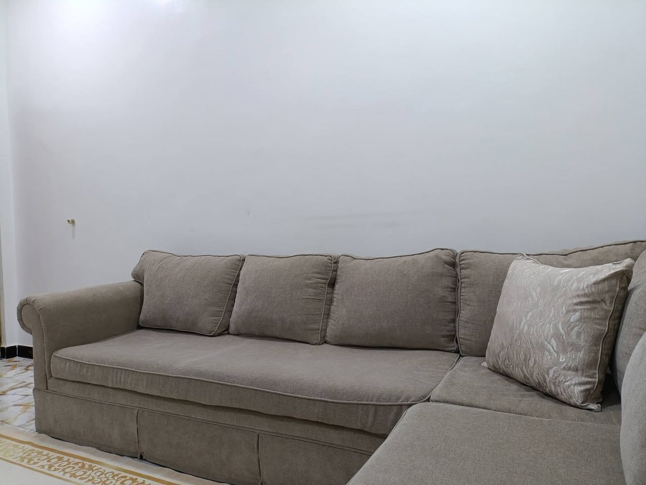 اللَّهُمَّ صَلِّ عَلَى مُحَمَدٍَ وآل مُحّمٍد

مـاشـاء الـلَّـه تـبـاركـ الـلَّـه

ديـوان للـبيــع 6m 

صـنـاعــة گــويــتــي درجـة اولـى أصــلي 

كــشــن مـنـفـصل ســحـاب والـظـهر مـنـفصـل سـحـاب 

الســڤـنج سوڤـت طـبـي 

الـقـمـاش گـتـان نـاعــم 

گــوشـيـات  عـدد 4

الـســعــر 600

مـگـانـي الـبـصـرة/***********
***********
