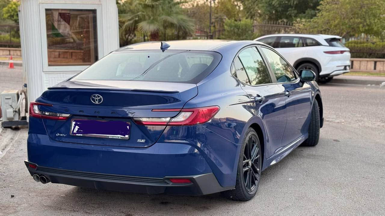 كامري موديل ٢٠٢٥ فئه se بدون فتحه 
حادثها جاملغ من جهه السائق بس بدون صبغ ع البارد ايرباك الستيرن والجواه فقط السيارة جديدة ماشيه 50.000 ml محرك 2.500 هايبرد 
*********** الفلوجة, الأنبار
