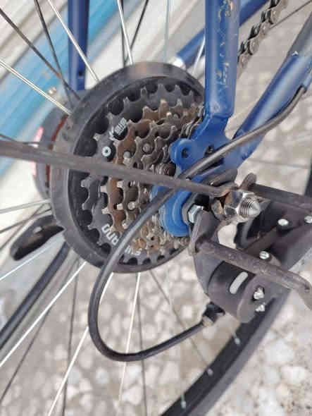 السلام عليكم ورحمة الله وبركاته
بايك موديل سي ٧٠٠  حجم ٢٨ 
باله ياباني وضع حاويه فول  
نضافه فول فول موصفات
ماركه (  فوركس العالميه ) 
  سستم كامل شيمانو
يدات فر شيمانو اصلي 
السعر (  100   الف) 
عكرب ماركه اصلي  شيمانو  
  لون ميمز نيلي طافي 
كير ٧ / ١ شغال سستم كامل 
غير مستخدم داخل العراق
عنوان المحل بغداد شارع الفلاح 
هاتف *********** 
الاستفسار واتساب
