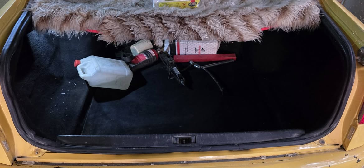 السلام عليكم
للبيع شيري كوين موديل 2011  سياره مال بيت ماشيه 76 حقيقي محرك كير بلادي اوكلشي بيه بلادي   رقم انكليزي الى 2030 مصفرة النقابه الى نهاية 2026 
تخم تايرات جدد باتري جديد صدر امامي خلفي جديد 
السعر 40 وللتفاصيل الاتصال على رقم ***********  بي واتس  المكان بغداد
