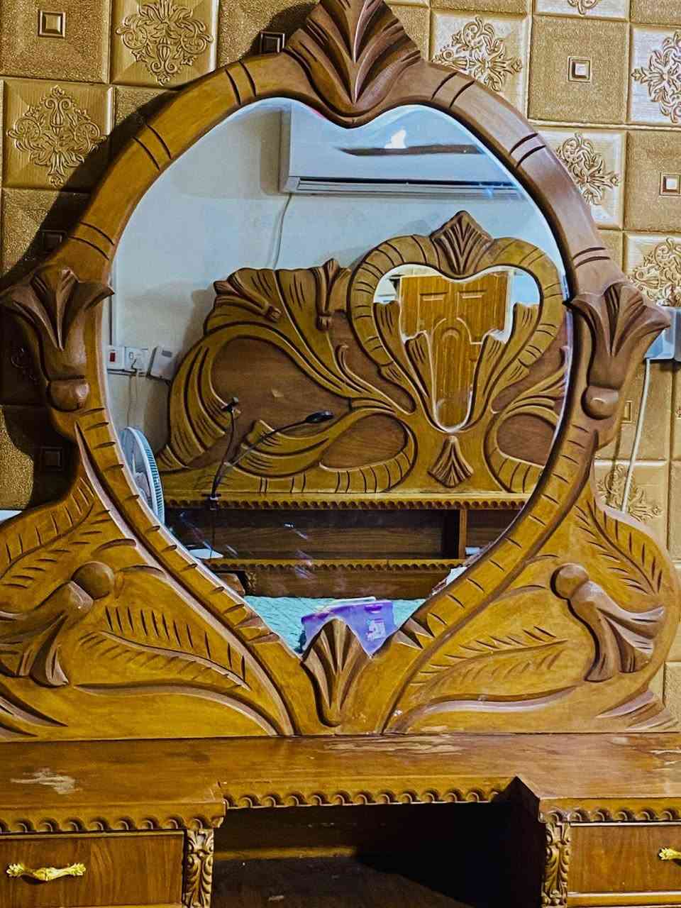 غرفه نوم ٥ بيبان لون صاج نضافه ٨٠% سعر ٦٥٠ وبيه مجال مكان واسط الزهراء ***********
