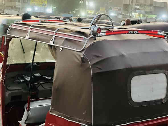 سلام عليكم تكتك للبيع رقم وسنيه 18شهر سادس سعره 4800 بكانه بغداد مدينت صدر رقم ***********
