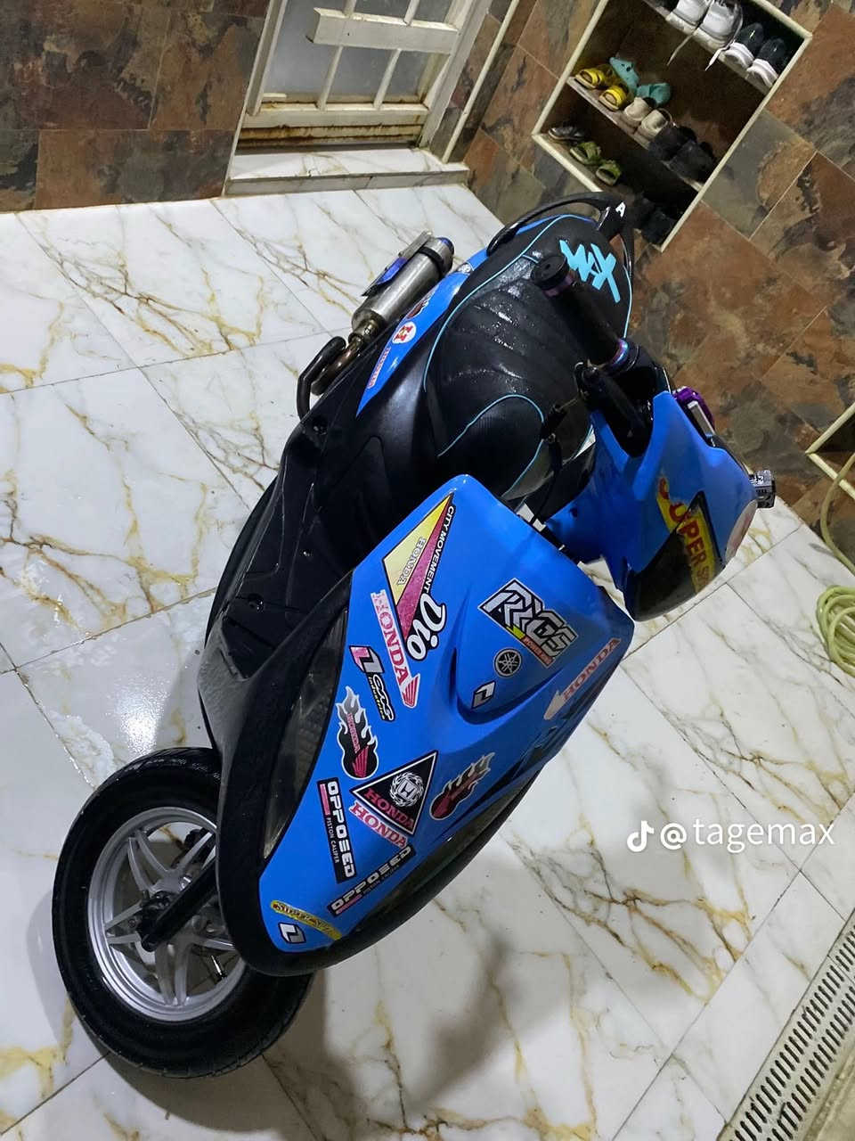 سلام عليكم ماكس عدله مزوده البيع 

قبق فلاوين

صالنصه رياضي 

يدات رياضي

قبق عنبار 

فلتر مال بانزين

يدات رياضي

شيال راجع 

وشيال ثاني موجود 

الدراجه كله شغال ما بيه اي نقص نكره سلف مكاني ناصريه مركز تضحيه ***********
