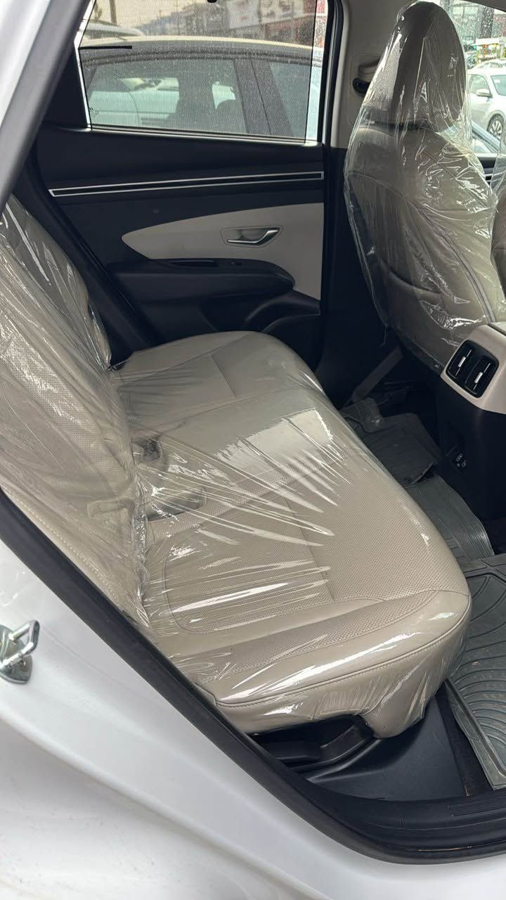 توكسون خةليجي موديل ٢٠٢٢ رةنگي سپي بةفري فوول مواسفات تةنها پانوراماي نية سةنةوي نوية بة ناوي خومة 
٦٢ هةزار روييوة بة ناوي خومة هيجي نية سعري (٢٠٠ ) دوو دةفتةر *********** أربيل, العراق
