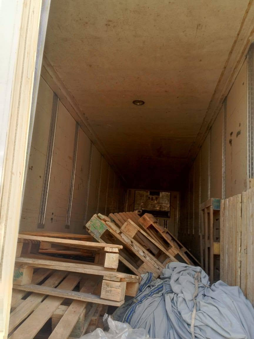 للبيع براد كرونا جاهز على الشقل طخم تاير ارتفاع 260 طول 13.60جهاز سميكس الغاز 134السعر 90وبيها مجال العنوان موصل اليمن التصال على الرقم ***********///***********
