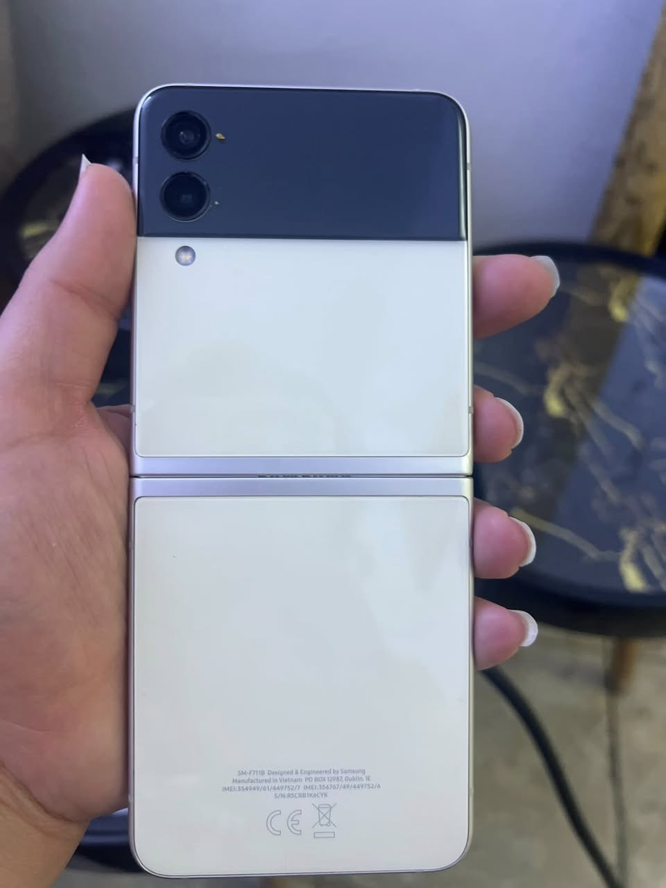Samsung Galaxy Z Flip3
ذاكره 256 
شاشة تحتاج تبديل فقط 
100% شغال 
سعر 350
مكاني المنصور 
الجهاز نضيف كلش مال بيت 
***********
