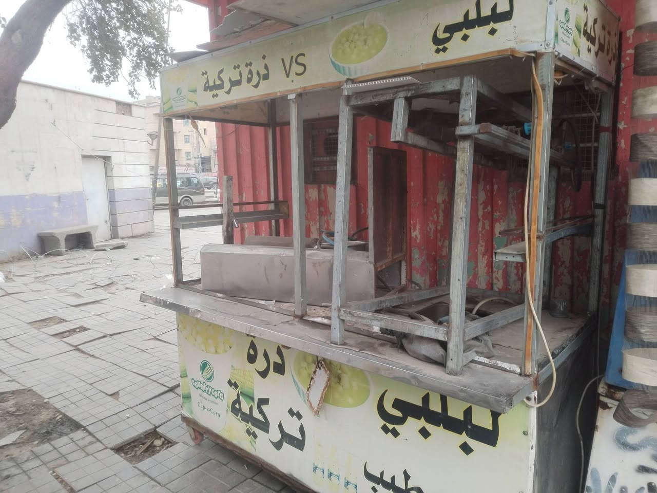 عربانه لبلبي كامله مابيها اي نقص مع جدوره وطبخات كامله شوايه كص كامله مع صينيه سل ستيل وسجاجينها تأخذها كامله طباخ عينين جديد مكاني بغداد كراده ***********
