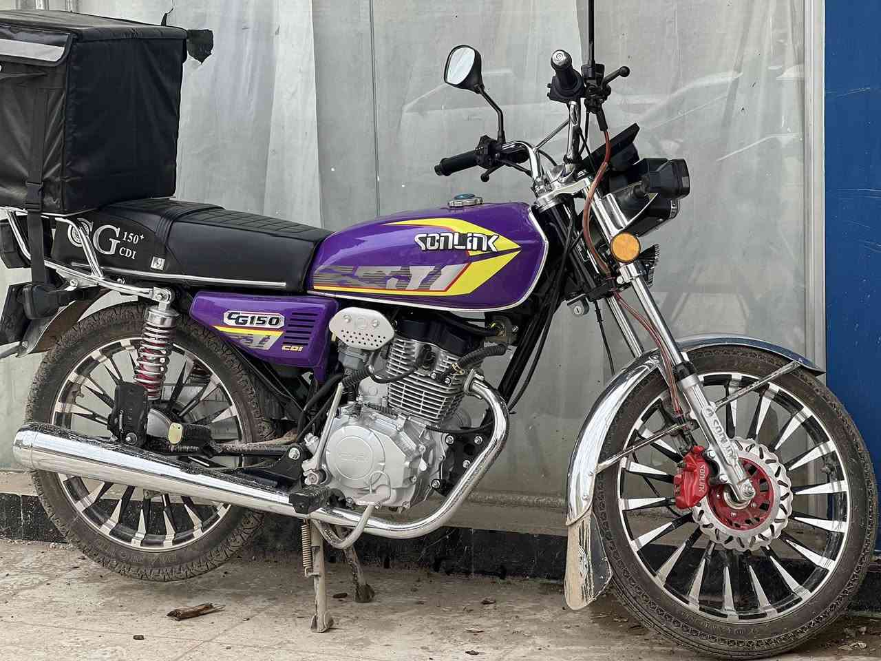 السلام عليكم دراجة سولنك سيفان ١٥٠ موديل ٢٠٢٥ صارلها ٣ ايام طالعة  ماشية ٥ كيلو فقط اوراق اسكنر استنساخ ٥ اوراق ٩٠٠ وبيها مجال كلللللللش قليل المكان الشطرة 
هاتف ***********
