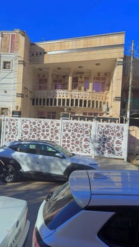 بيت للبيع مساحه (150) متر طابقين  مربع بيداء عرض شارع (15)  يحتوي على ...