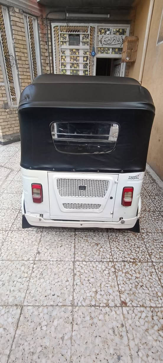 سلام عليكم
تكتك 21 رقم وسنوية باسمي .. محرك مجفت .. وبيه رصعات شي قليل ***********
