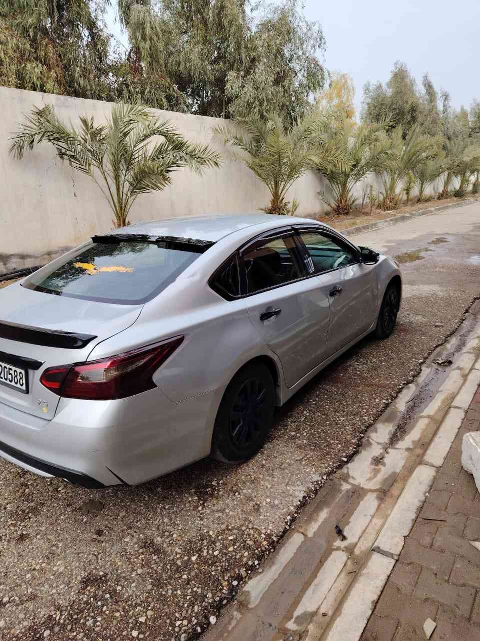 السلام عليكم
نيسان التيما 2016 
موصفات s
السياره خيرمن الله 
بيها ٣ قطع بونيد جاملغ وباب عكس السايق 
وبيها ضربه بصيطه هنا موضحه بصوره 
ماشيه ١٧٩ 
موصفات شاشه 
تحكم استيرن 
مثبت سرعه 
ابواب بصمه 
مري اشاره 
كشن كهرباء 
وبيها موصفات بعد 
السعر ١٠٧ وبيها مجال بصيط 
العنوان ديالى بعقوبه 
للستفسار اكثر ***********
