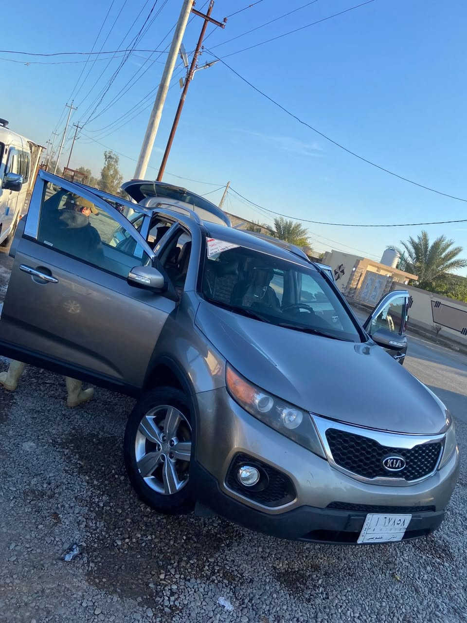 السلام عليكم للبيع سورنتو 2013 امريكي فول فول  مواصفات محرك 6 سونار موجود .*********** اراوس بسورنتو من 16 -20
