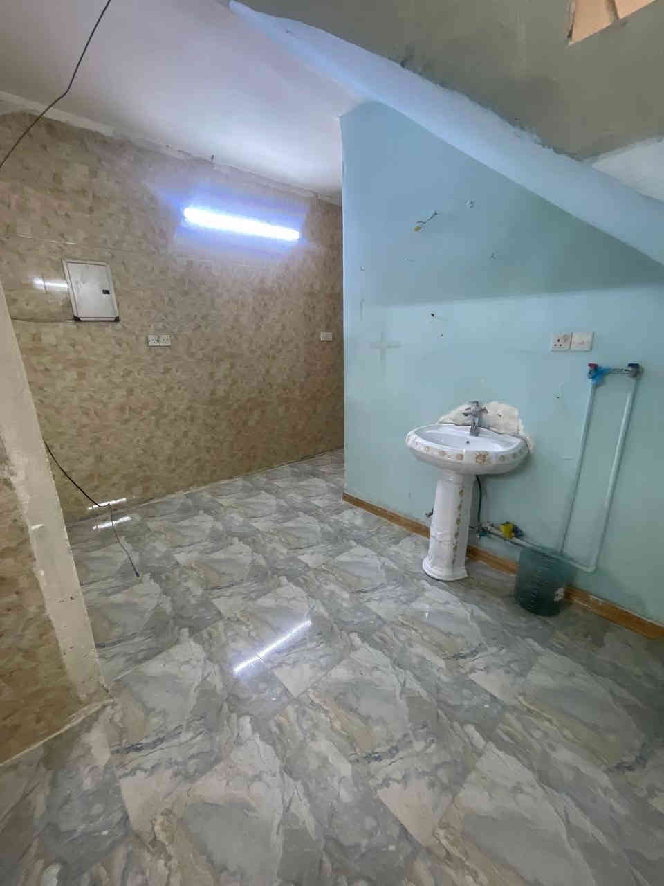 🏠 للإيجار في السيدية
📐 بيت مساحة 130 متر

✨ يحتوي البيت على:

🛏️ غرفتين 2 نوم

🍳 مطبخ

🛋️ صالة

🚿 خدمات عدد 2 طابق الاول وطابق الثاني

🚗 كراج

🌿 حديقة صغيرة

🔑 البيت مدخلين

ايجار 800

📞 للاستفسار أكثر الاتصال عبر الرقم التالي

📱 أو التواصل عبر الواتساب 

***********
***********
