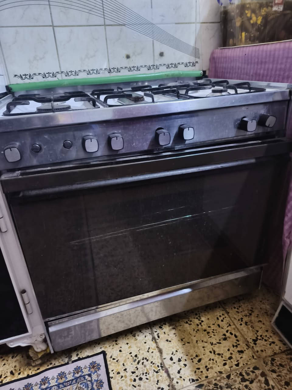 السلام عليكم  طباخ نضيف كلش وشغال اي خلل ما بي ناره تخبل (عشتار) عنواني بغداد جديده سعر 200وبي مجال
***********
