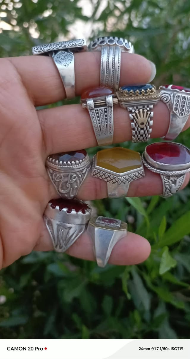 السلام عليكم اخوان للهاوين قطع خشنه صياغات ثقيله ومرتبه وكله قديم ابيع الكل 10 قطع القطعه 60 قفل
مكان بغداد *********** متوفر واتساب
